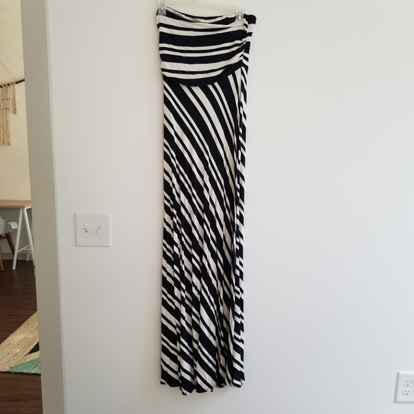 Banana Republic Strapless Maxi Dress - Picture 4 of 7